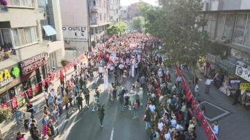 Kiraz Festivali’nde tarihi kortej: On binler caddeyi doldurdu
