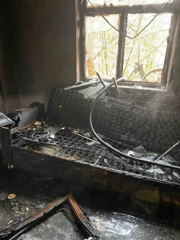 Ateşle oynayan çocuk evi yaktı