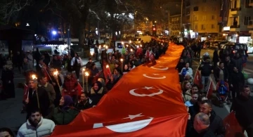Kırklareli’nde dev Türk bayrağı ile şehitlere saygı yürüyüşü
