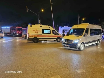 Gökdere'de kırmızı ışıkta geçen otomobil ticari taksiye çarptı: 6 yaralı
