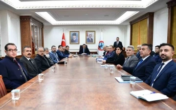 Kırşehir’de siyasi parti temsilcileriyle seçim güvenliği toplantısı yapıldı
