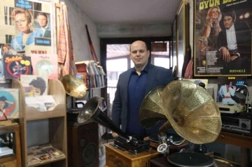 Kırşehir Zanaatkarlar Çarşısında plaklar ve eski radyolar satış rekoru kırdı

