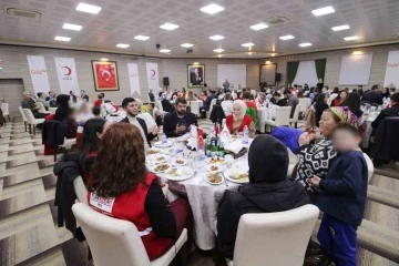 Kızılay Manisa’dan Dünya Yetimler Günü dolayısıyla iftar programı
