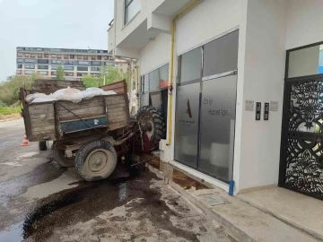 Bursa’da kontrolden çıkan traktör kaza yaptı: 2 yaralı