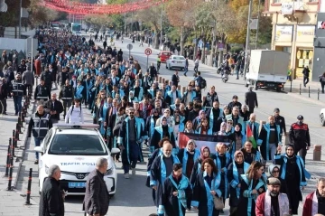 Konya’da 5 üniversitenin akademisyenleri İsrail’e tepki için &quot;sessiz çığlık&quot; yürüyüşü düzenledi
