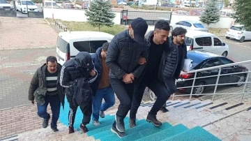 Konya’da evden hırsızlık şüphelileri yakalandı
