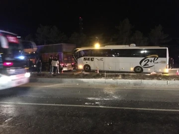 Konya’da yolcu otobüsü tıra çarptı: 11 yaralı
