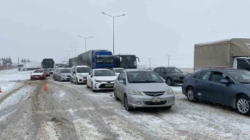 Konya-Kulu karayolu trafiğe kapatıldı
