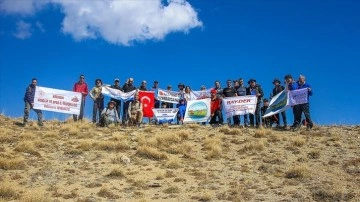 Kösedağı'na tırmanan dağcılar "Karabağ Azerbaycan'ındır" pankartı açtı