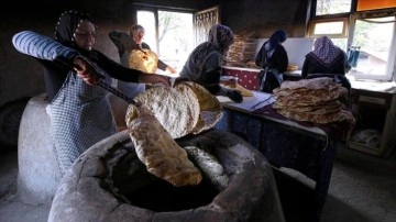 Köyde kurduğu tandır ekmek fırınında 7 kadına istihdam sağladı