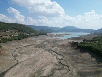 Kozan Barajı’nda su seviyesi yüzde 16.4’e düştü
