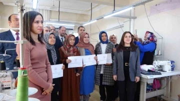 Kozan’da dezavantajı 24 kadın devlet eliyle meslek sahibi oldu
