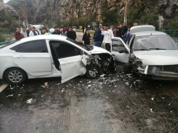 Kozan’da trafik kazası: 1’i çocuk 6 kişi yaralandı
