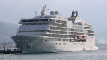 Kruvaziyer "Seven Seas Navigator" Alanya Limanı'na demirledi