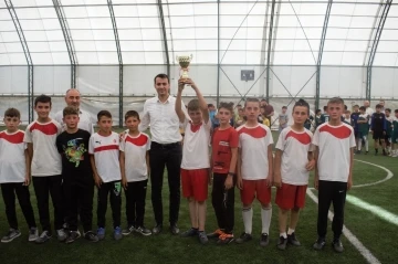 Kur’an kursu öğrencilerinin katıldığı futbol turnuvası ödül töreni yapıldı
