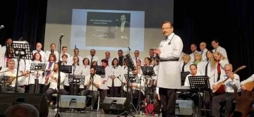Kurtuluş Türk Halk Müziği Korosu’nun ‘doktor-hekim-tabip’ türküleri konseri yoğun ilgi gördü
