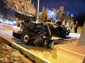 Kütahya’da otomobil ile traktör çarpıştı: 3 yaralı
