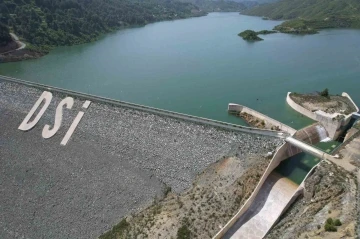 Kuvvetli yağışlarla birlikte yüzde yüz doluluk oranına ulaşan barajda su tahliyesi gerçekleştiriliyor
