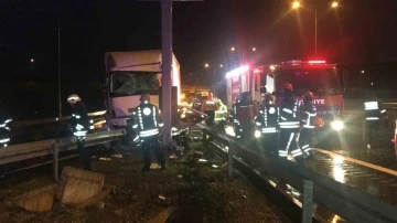 Kuzey Marmara’da kaza: Yol ayrımı tabelasına çarpan tırın sürücüsü yaralandı
