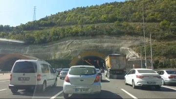 Kuzey Marmara Otoyolu’nda meydana gelen kaza trafiği felç etti
