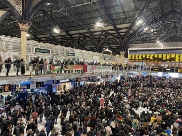 Londra’da tren istasyonunda Gazze’de ateşkes için oturma eylemi
