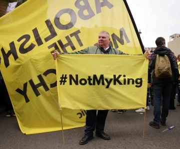Londra’daki monarşi karşıtı eylemde 52 gözaltı
