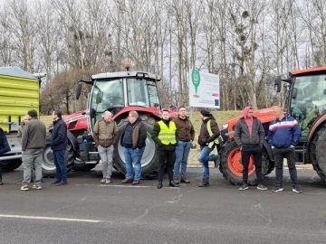 Macaristan ve Polonya’da çiftçilerden Ukrayna sınırında protesto
