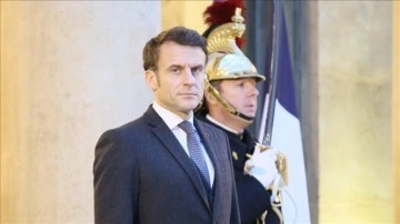 Macron, Ukrayna'ya savaş uçağı gönderilmesinin seçenek dışı olmadığını belirtti