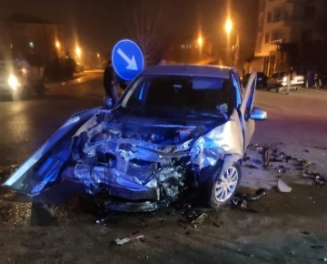 Malatya’da iki otomobil çarpıştı: 1’i ağır 3 yaralı
