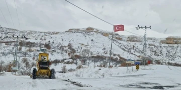 Malatya’da kar yağışı nedeniyle 129 köy yolu ulaşıma kapandı

