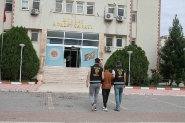 Mardin’de eşini 10 yerinden bıçaklayan zanlı yurt dışına kaçmaya çalışırken yakalandı
