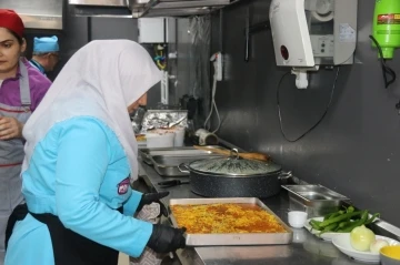 Mardin’de sığınmacı, depremzede ve kadınların başarısı için restoran açıldı
