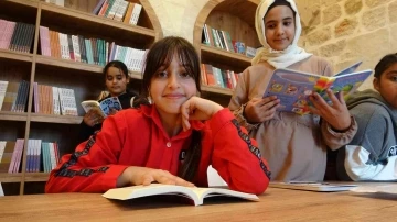 Mardin’in asırlık konağında 500 farklı eser ve 7 bin kitap vatandaşlara hizmet veriyor
