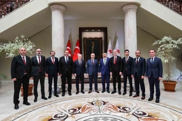 Bursa'da mazbatalarını alan başkanlar, Vali Mahmut Demirtaş’ı ziyaret etti