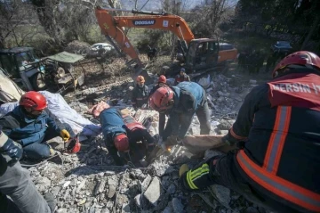 Mersin Büyükşehir itfaiyesi 57 kişiyi kurtardı
