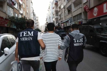 Mersin’de FETÖ mensuplarına finans sağlamaktan 7 şüpheli gözaltına alındı

