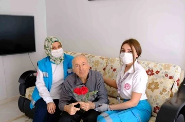 Mersin Şehir Hastanesinden &quot;Yaşlılara Saygı Haftası’nda&quot; anlamlı ziyaret
