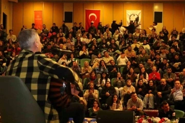 Ünlü sanatçı Metin Şentürk, Aydın’da gençlerle buluştu