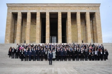 Milli Eğitim Bakanı Özer, öğretmenlerle Anıtkabir’i ziyaret etti
