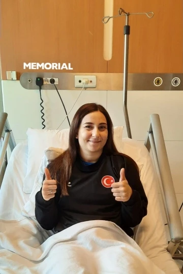 Milli hentbolcu Beyza Karaçam, ön çapraz bağ ameliyatı oldu
