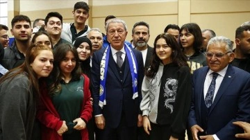 Milli Savunma Bakanı Akar, eski okulu "Taş Mektep"te öğrencilerle buluştu