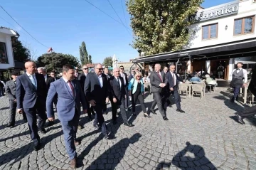 Milli Savunma Bakanı Güler, Türkiye’nin Prizren Başkonsolosluğunu ziyaret etti
