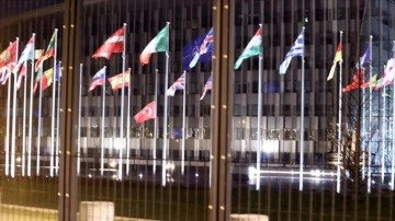 Milli yas ilan edilmesinin ardından NATO Karargahında Türk bayrağı yarıya indirildi