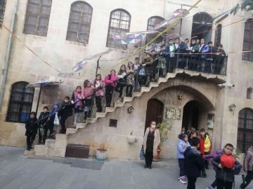 Minik öğrenciler Gaziantep’i mercek altına aldı
