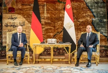 Mısır Cumhurbaşkanı Sisi: &quot;Filistinlilerin zorla topraklarından çıkarılmasını reddediyoruz&quot;
