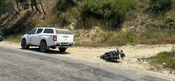 Motosiklet kamyonete çarptı: 2 yaralı
