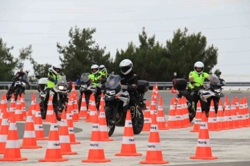 Motosikletli trafik polis timleri sertifikalarını aldı
