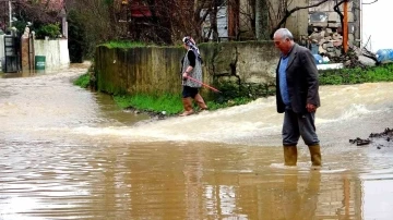 Muğla’da bazı cadde ve sokaklar yağmur sonrası sular altında kaldı
