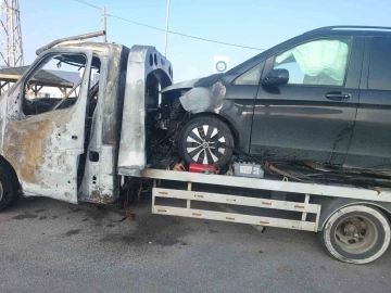 Mustafa Destici’nin kaza yapan makam aracını taşıyan çekici Amasya’da yandı
