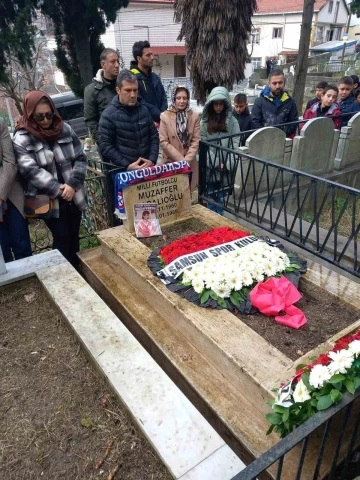 Muzaffer Badalıoğlu mezarı başında anıldı
